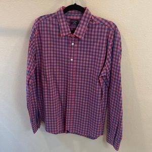 Men’s Untuckit dress shirt